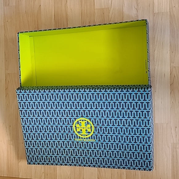 Tory Burch Large Empty Gift Box, Tall Boot Box  22 1/4” x 14 1/4” x 4 1/4” - Picture 3 of 9
